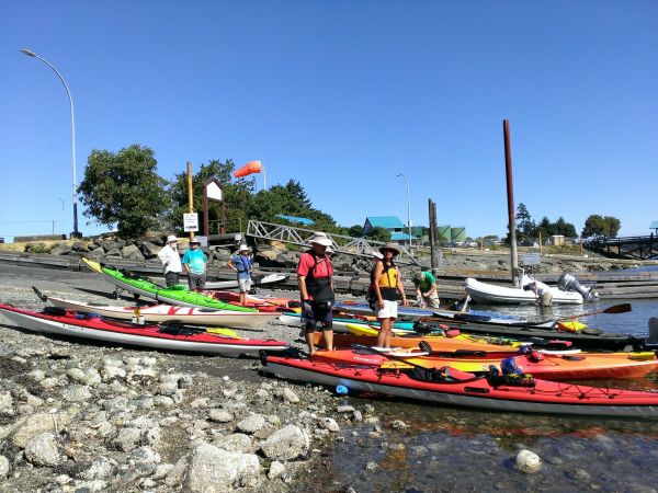 PGOSA Members setting up paddling